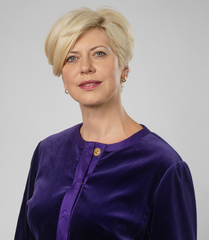 Anita Muižniece  - Izglītības ministre